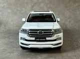 [KengFai] 1:18 Toyota 2021 Land Cruiser LC200 White Model Car Die-Cast