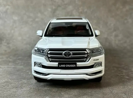 [KengFai] 1:18 Toyota 2021 Land Cruiser LC200 White Model Car Die-Cast