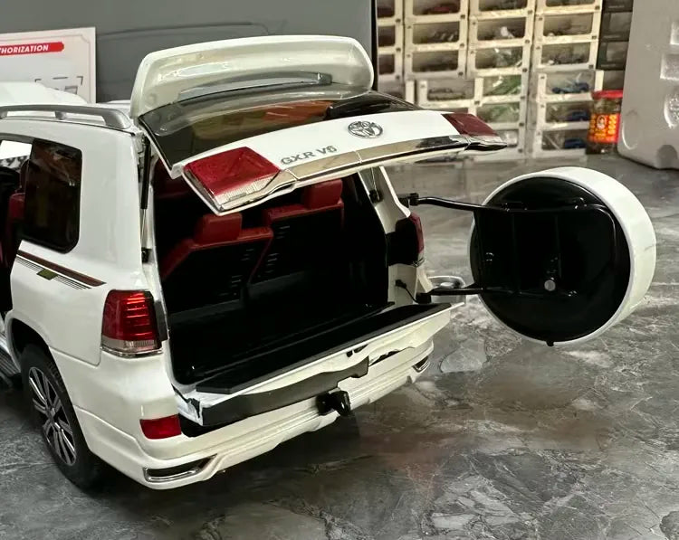 [KengFai] 1:18 Toyota 2021 Land Cruiser LC200 White Model Car Die-Cast