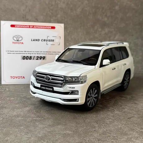 [KengFai] 1:18 Toyota 2021 Land Cruiser LC200 White Model Car Die-Cast