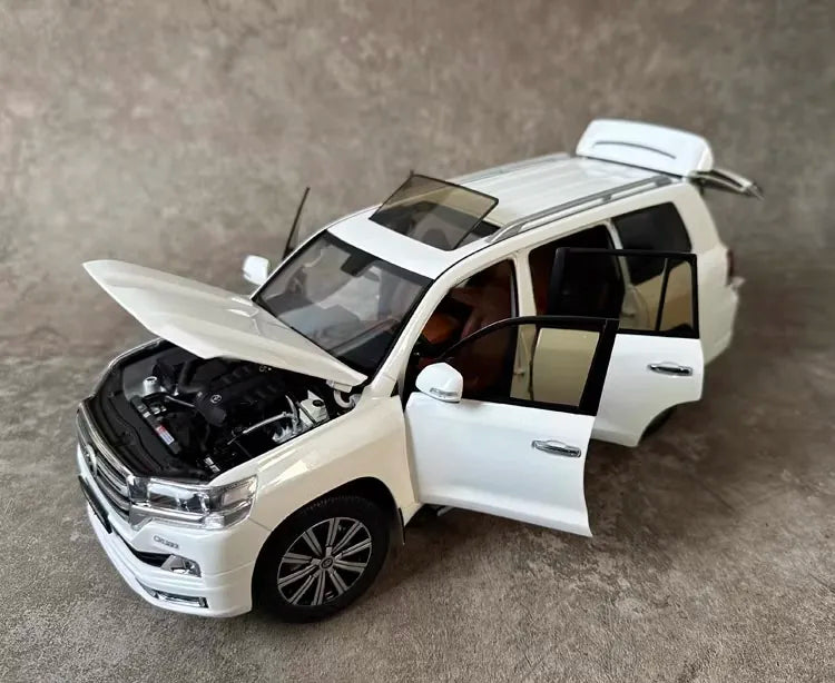 [KengFai] 1:18 Toyota 2021 Land Cruiser LC200 White Model Car Die-Cast
