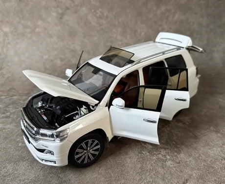 [KengFai] 1:18 Toyota 2021 Land Cruiser LC200 White Model Car Die-Cast