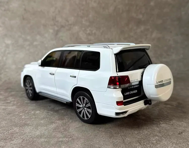 [KengFai] 1:18 Toyota 2021 Land Cruiser LC200 White Model Car Die-Cast