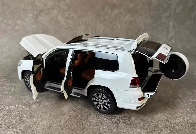 [KengFai] 1:18 Toyota 2021 Land Cruiser LC200 White Model Car Die-Cast