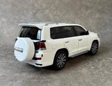 [KengFai] 1:18 Toyota 2021 Land Cruiser LC200 White Model Car Die-Cast