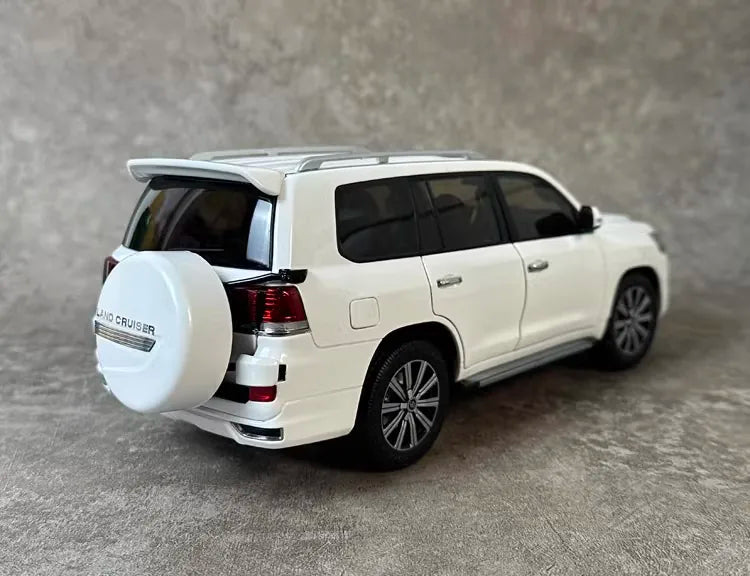 [KengFai] 1:18 Toyota 2021 Land Cruiser LC200 White Model Car Die-Cast