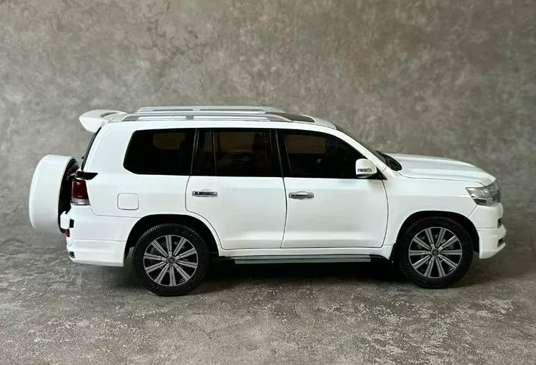 [KengFai] 1:18 Toyota 2021 Land Cruiser LC200 White Model Car Die-Cast