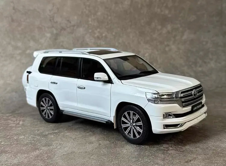 [KengFai] 1:18 Toyota 2021 Land Cruiser LC200 White Model Car Die-Cast