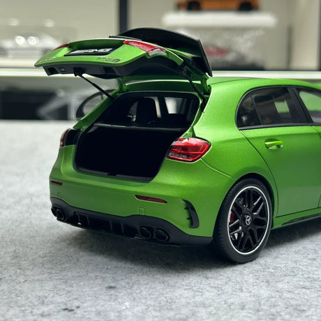 KiloWorks Mercedes-AMG 2023 A 45 S W177 Green 1:18 – Résine de collection en résine