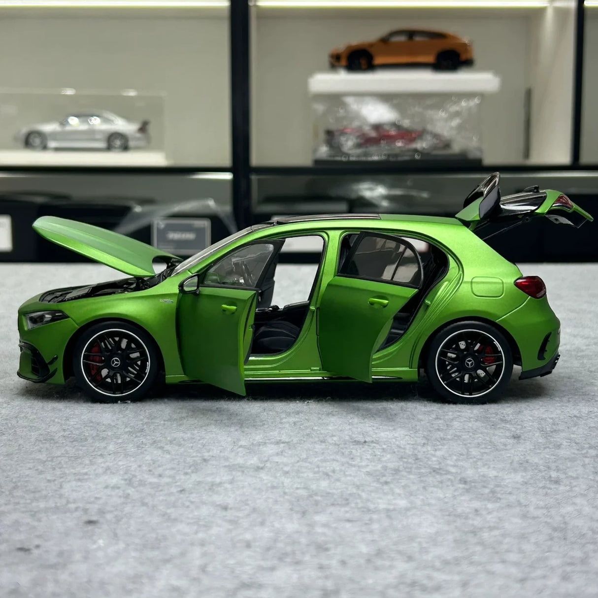KiloWorks Mercedes-AMG 2023 45 S W177 Green 1:18 – keräilyhartsimalli