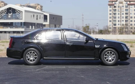 [Kyosho] 1:18 Cadillac 2008 STS Black Model Car Die-Cast