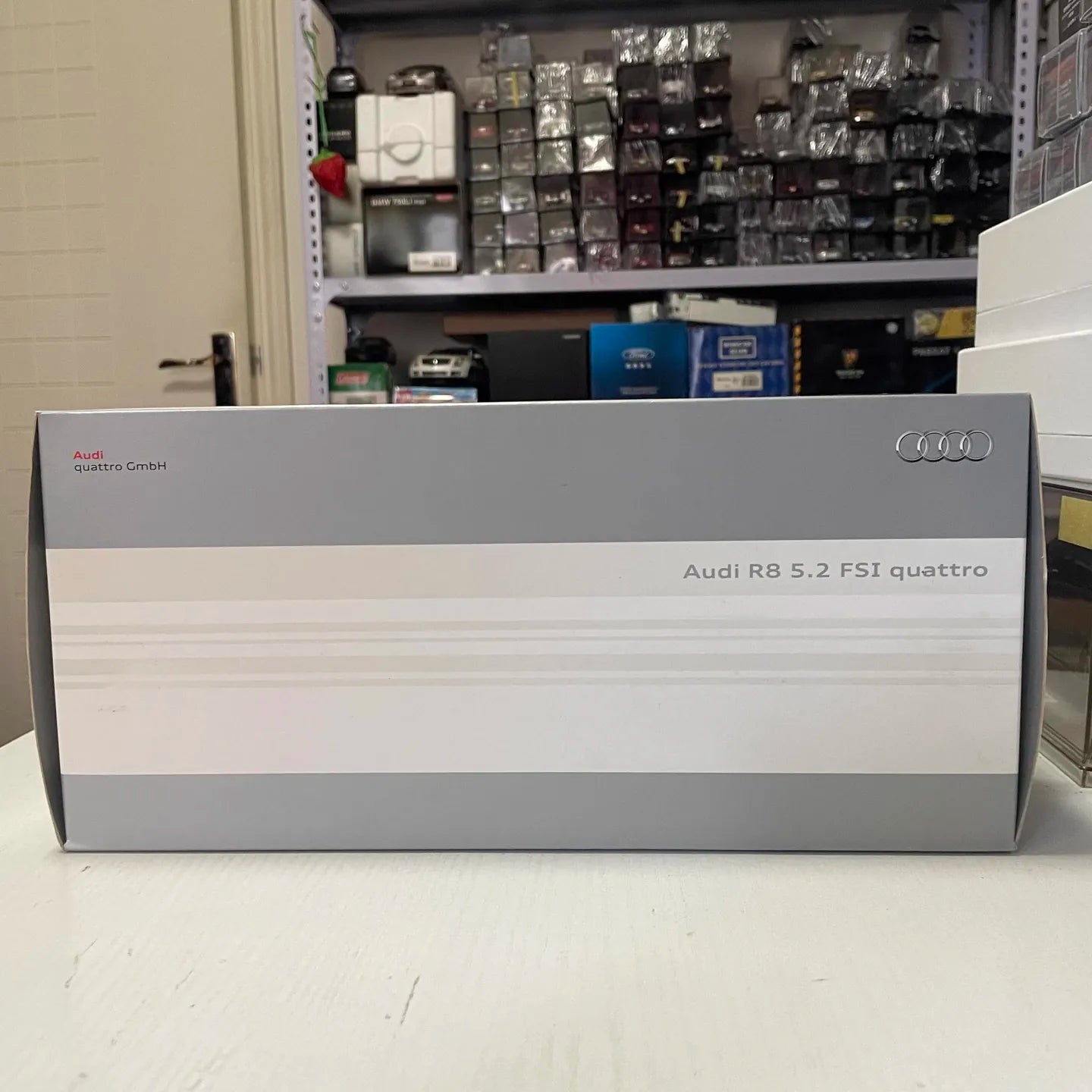 [Kyosho] 1:18 Audi 2011 R8 5.2 FSI Quattro White Model Car Die-Cast