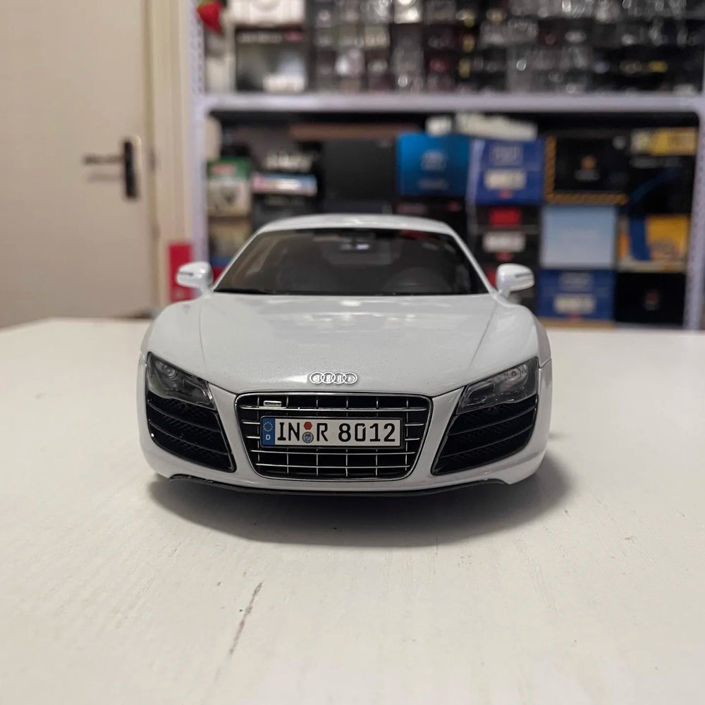 [Kyosho] 1:18 Audi 2011 R8 5.2 FSI Quattro White Model Car Die-Cast