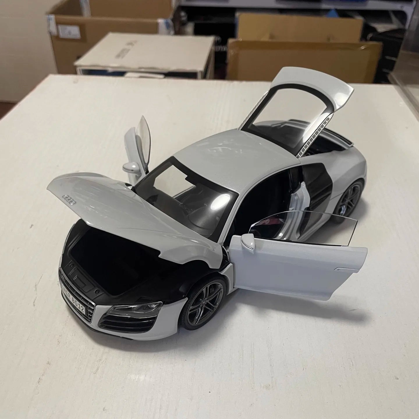 [Kyosho] 1:18 Audi 2011 R8 5.2 FSI Quattro White Model Car Die-Cast