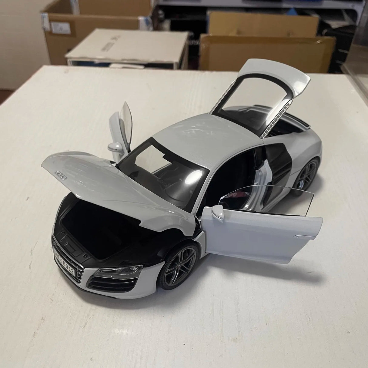 [Kyosho] 1:18 Audi 2011 R8 5.2 FSI Quattro White Model Car Die-Cast