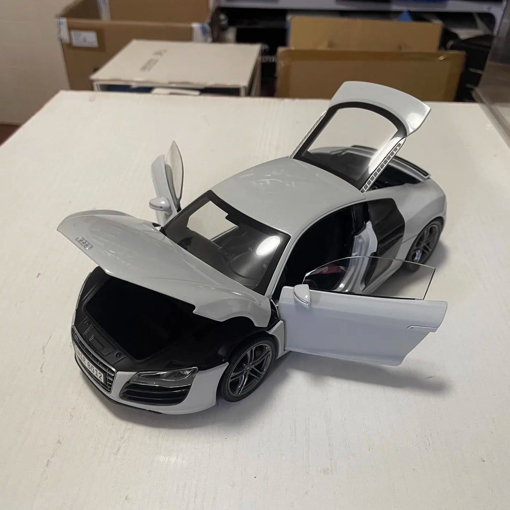 [Kyosho] 1:18 Audi 2011 R8 5.2 FSI Quattro White Model Car Die-Cast