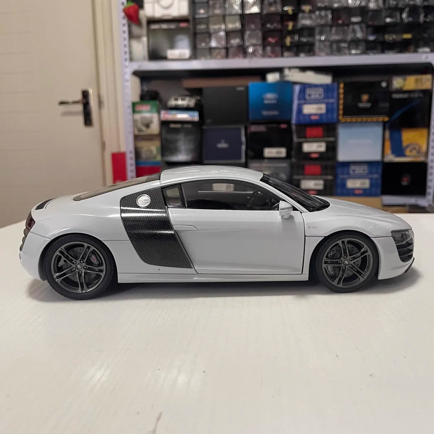 [Kyosho] 1:18 Audi 2011 R8 5.2 FSI Quattro White Model Car Die-Cast