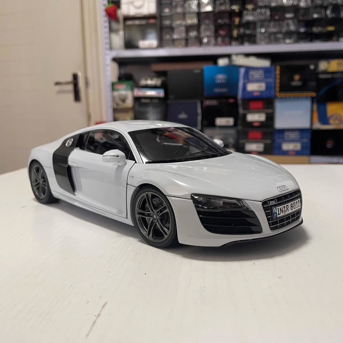[Kyosho] 1:18 Audi 2011 R8 5.2 FSI Quattro White Model Car Die-Cast
