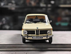 [Kyosho] 1:18 BMW 1971 2002 tii Off-White Model Car Die-Cast