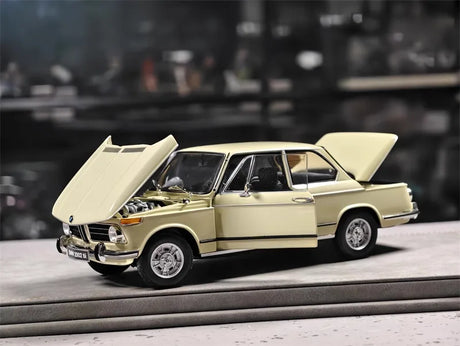 [Kyosho] 1:18 BMW 1971 2002 tii Off-White Model Car Die-Cast