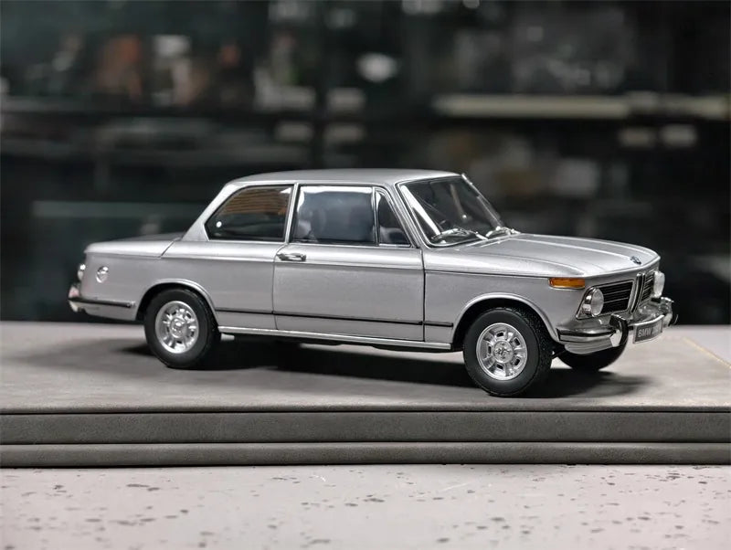 [Kyosho] 1:18 BMW 1971 2002 tii Silver Model Car Die-Cast