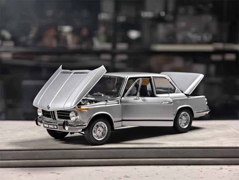 [Kyosho] 1:18 BMW 1971 2002 tii Silver Model Car Die-Cast