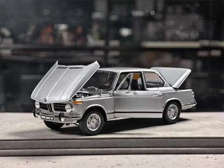 [Kyosho] 1:18 BMW 1971 2002 tii Silver Model Car Die-Cast