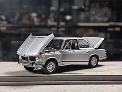 [Kyosho] 1:18 BMW 1971 2002 tii Silver Model Car Die-Cast