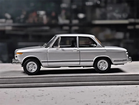[Kyosho] 1:18 BMW 1971 2002 tii Silver Model Car Die-Cast