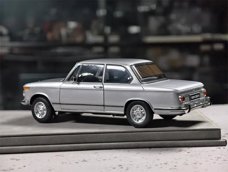 [Kyosho] 1:18 BMW 1971 2002 tii Silver Model Car Die-Cast