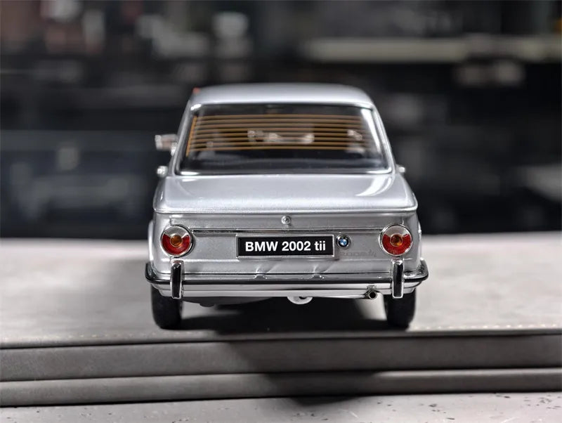 [Kyosho] 1:18 BMW 1971 2002 tii Silver Model Car Die-Cast