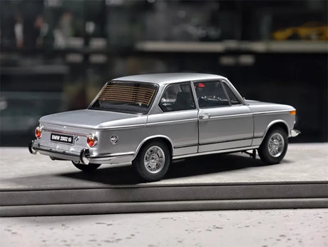 [Kyosho] 1:18 BMW 1971 2002 tii Silver Model Car Die-Cast