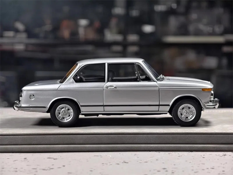 [Kyosho] 1:18 BMW 1971 2002 tii Silver Model Car Die-Cast