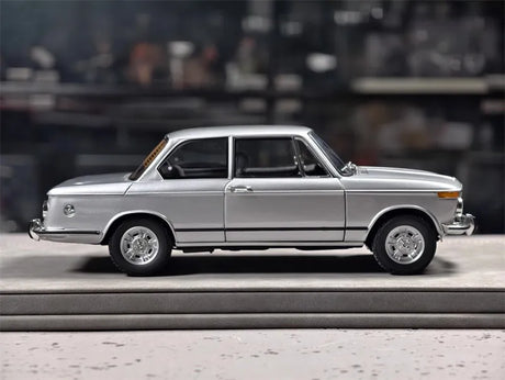 [Kyosho] 1:18 BMW 1971 2002 tii Silver Model Car Die-Cast