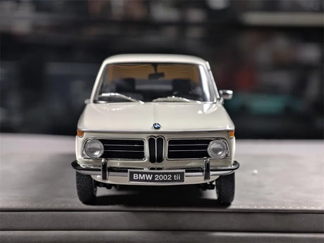[Kyosho] 1:18 BMW 1971 2002 tii White Model Car Die-Cast
