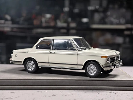 [Kyosho] 1:18 BMW 1971 2002 tii White Model Car Die-Cast