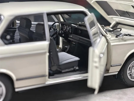 [Kyosho] 1:18 BMW 1971 2002 tii White Model Car Die-Cast