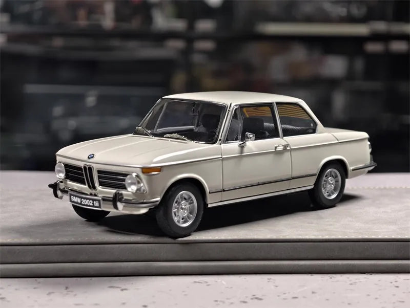 [Kyosho] 1:18 BMW 1971 2002 tii White Model Car Die-Cast