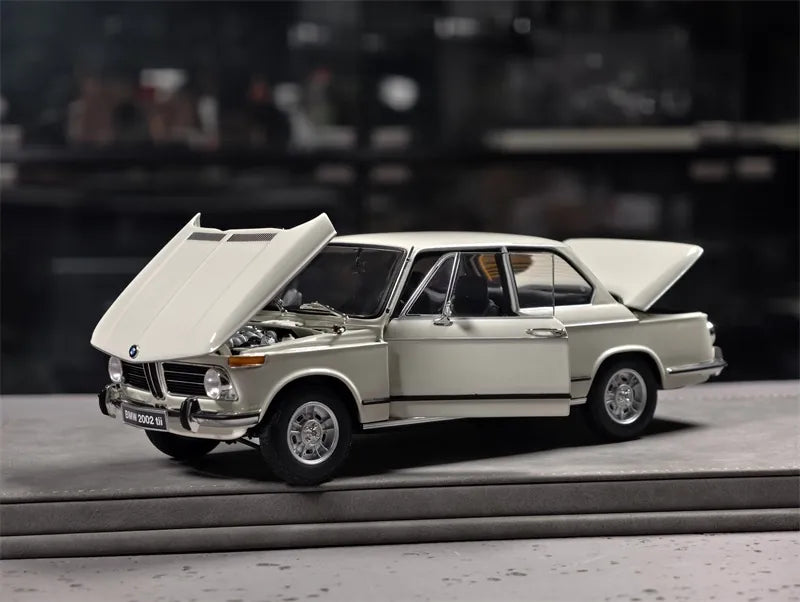 [Kyosho] 1:18 BMW 1971 2002 tii White Model Car Die-Cast