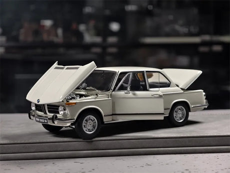 [Kyosho] 1:18 BMW 1971 2002 tii White Model Car Die-Cast