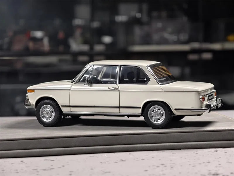 [Kyosho] 1:18 BMW 1971 2002 tii vit modellbil Die-Cast