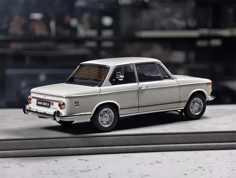 [Kyosho] 1:18 BMW 1971 2002 tii White Model Car Die-Cast