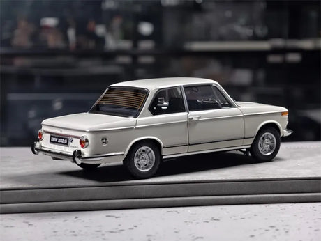 [Kyosho] 1:18 BMW 1971 2002 tii White Model Car Die-Cast