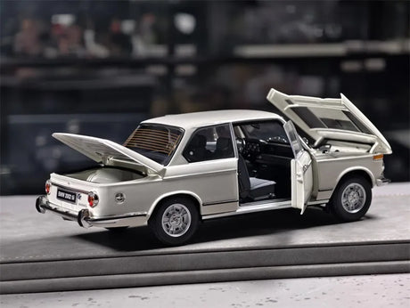 [Kyosho] 1:18 BMW 1971 2002 tii White Model Car Die-Cast