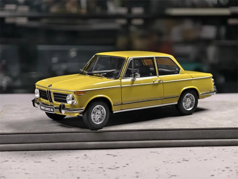 [Kyosho] 1:18 BMW 1971 2002 tii Yellow Model Car Die-Cast