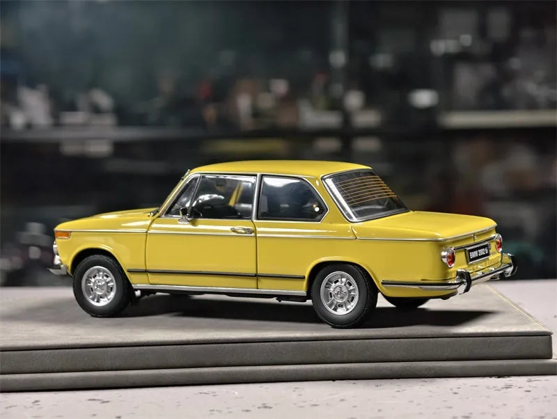 [Kyosho] 1:18 BMW 1971 2002 tii Yellow Model Car Die-Cast