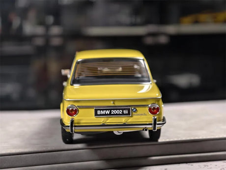 [Kyosho] 1:18 BMW 1971 2002 tii Yellow Model Car Die-Cast