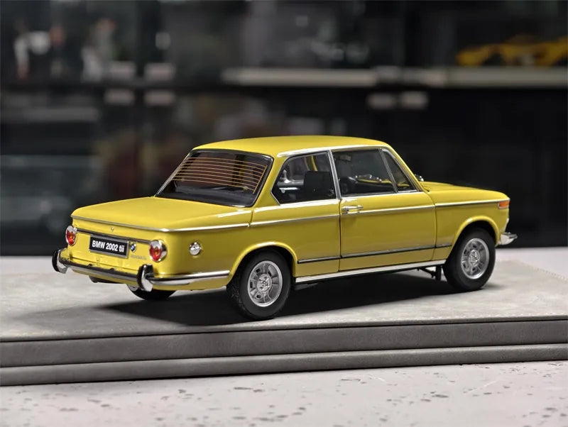 [Kyosho] 1:18 BMW 1971 2002 tii Yellow Model Car Die-Cast