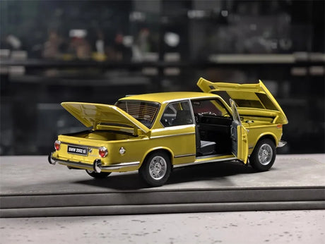 [Kyosho] 1:18 BMW 1971 2002 tii Yellow Model Car Die-Cast
