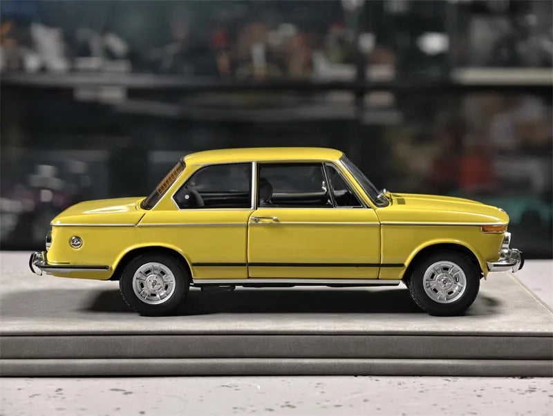 [Kyosho] 1:18 BMW 1971 2002 tii Yellow Model Car Die-Cast
